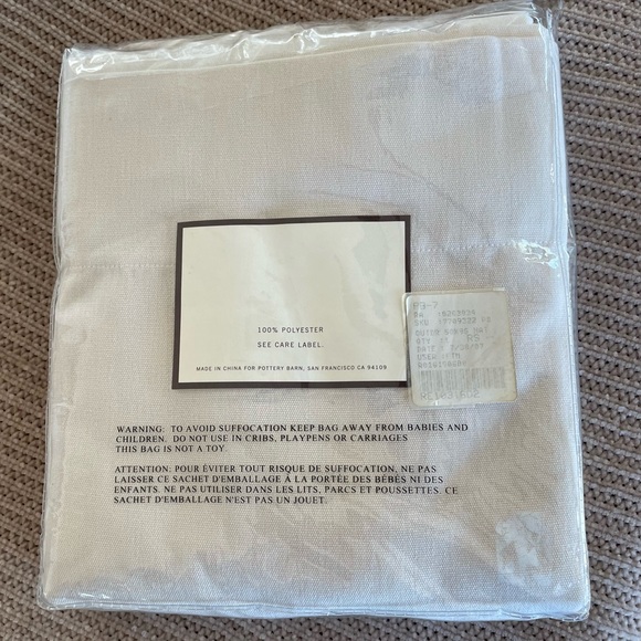 Pottery Barn Outdoor Grommet Ridea, 50 x 96 inches/ 127 x 243 cm. Never used. - Picture 5 of 10